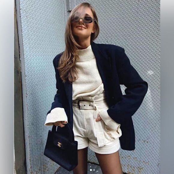 Styling ideas for Dressing up Shorts for winter. - Picture 8 of 16